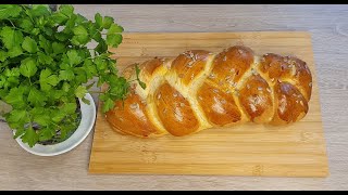 Paine impletita cu seminte / Bread braided with seeds / Brot geflochten mit Samen