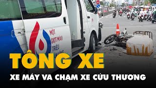 Xe máy chở cua đồng va chạm xe cứu thương đang chuyển máu đến bệnh viện