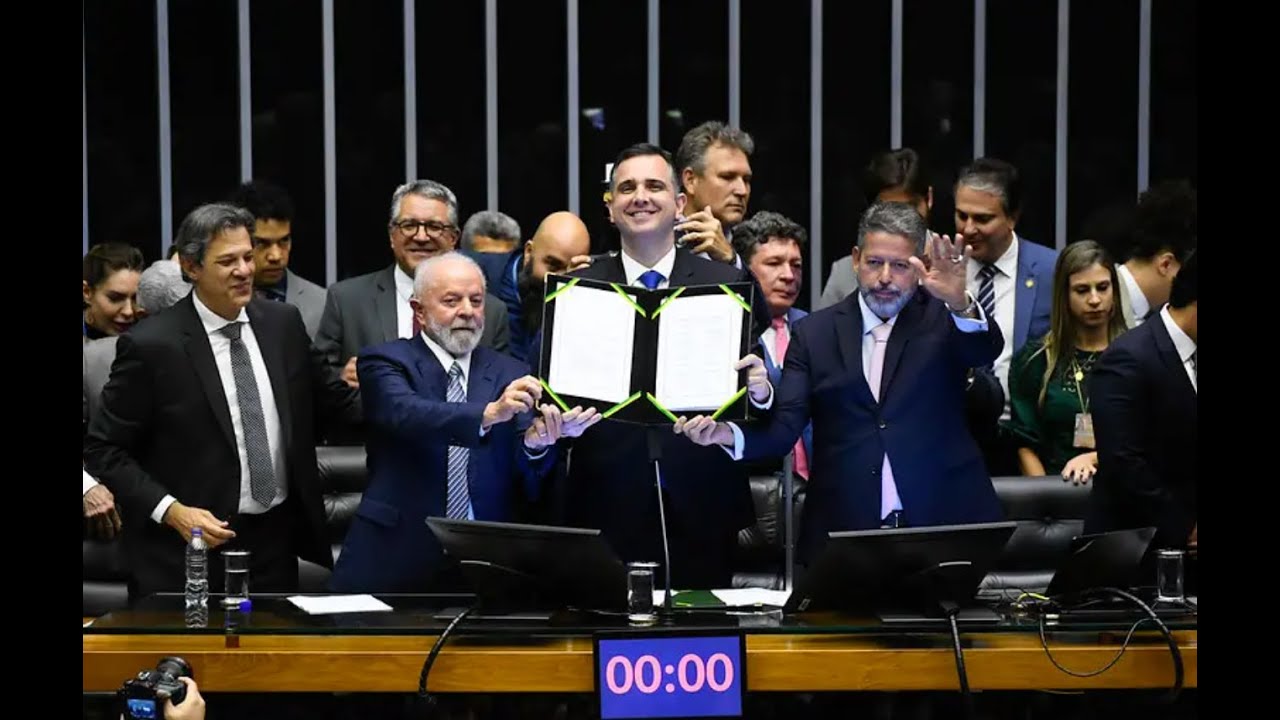 "O Dia De Hoje Ficará Marcado Na História Nacional"; Congresso Promulga ...