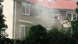 [MIDDELBRAND] PRIO1 Brand in zorgcomplex  een persoon nog in kamer brandweer komt met spoed aan