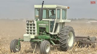 OLIVER 1755 Tractor Disking