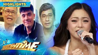 Kim receives a message from Paulo Avelino, Lauren Dyogi, and William Chiu | It's