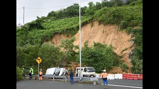 京都縦貫道沓掛インター付近で土砂崩れ　車３台押し流され２人軽傷