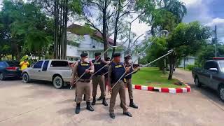 สถานีตำรวจภูธรสามบ่อ ซักซ้อมแผนเผชิญเหตุ ยุทธวิธีการเข้าระงับเหตุบุคคลคลุ้มคลั่งโดยการใช้ไม้ง่าม