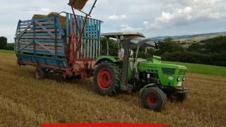 Stroh pressen mit Deutz D 6806 und D 4506