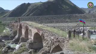 Xudafərin körpüsünün üzərində Azərbaycan bayrağı qaldırıldı.