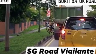 5Aug2020 Bukit Batok Road cyclist fell while trying to squeeze through a truck.