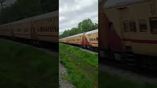 12619-Matsyagandha \u0026 16336-Nagarcoil-Gandhidham exp crossing at Senapura. #trending