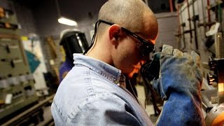 CBSN business headlines for December 4, 2015