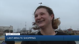 'How it gets done': Tulsans do some last-minute shopping on Christmas Eve