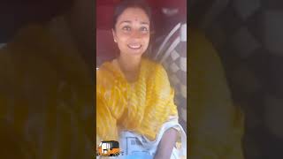Shriya Saran in Casual Look Traveling In Auto for First Time Latest Video