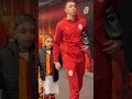 galatasaray kaptanı fernando muslera ile 2017 de İstanbul da dünyaya gelen oğlu kailash shorts