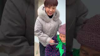 两个野蛮儿媳为了钱争农村婆婆，孙女一番话让她们抬不起头#婆媳#夫妻#恶毒儿媳#善良婆婆