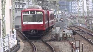 【京浜急行】800形818編成 京急本線品川駅　引上げ線へ　京成3000形3055編成とすれ違い