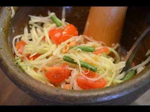 How to Make Thai Papaya Salad - Som Tum ส้มตำ (Thai Food) How to Make Thai Papaya Salad - Som Tum ส้มตำ (Thai Food)