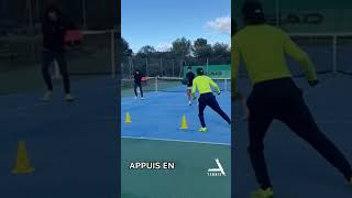 Les appuis en ligne et ouverts au tennis