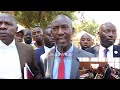 lawyer muyizzi ayogedde obulippo obuli mumusango gwaba bodyguard ba bobi wine.