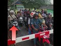 Berbahaya jika seperti ini.!! Jalan 2 arah jangan penuhi jalan