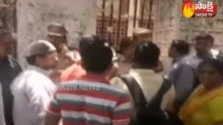 Student Parents  Protest at intermediate Board | ఇంటర్‌ బోర్డు వద్ద విద్యార్థులు,తల్లిదండ్రుల ధర్నా