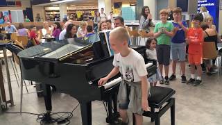 Amazing airport pianist- Harrison aged 11 plays Ludovico Einaudi cover Nuvole Bianche