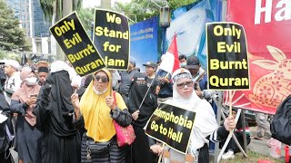 Protesta ante la embajada sueca en Yakarta contra la quema de los Coranes
