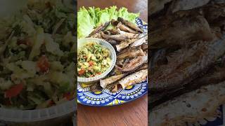 Cambodian Fries Fish Dip with Green Tamarind Sauce Recipe ( ត្រីចៀន បុកអំពិលខ្ចី )😋 #food #foodie