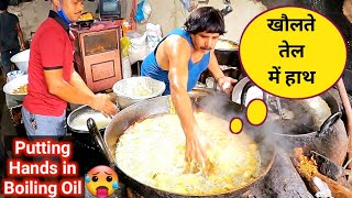 Odisha Famous Rabi Mausa Bara | Putting Hands in Boiling Oil | Ravi Bhaina Vada | Bhubaneswar Food