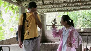 Xiaoyong had a problem with his body and felt nauseated when he came into the pigpen