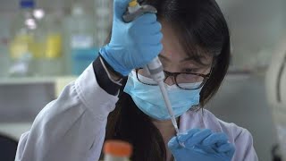 Un laboratorio chino cree poder detener la pandemia "sin vacuna" | AFP