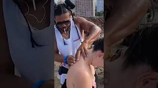 Street massage on a beach in Venezuela 🇻🇪 #massage #beach #venezuela #relaxation #short