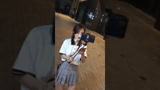 冯提莫正在唱卡路里 好可爱 Von Timo is singing calorie cute