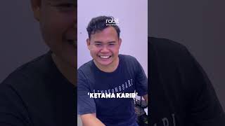 ada yang tau gak sih definisi ketawa karir itu apa?🤭 ketawa yang penuh beban ya?