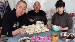 大彭家蒸包子，早上发面中午吃，酸菜猪肉馅，皮薄馅又多，太香了