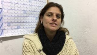 Coordenadora explica trabalho de diversidade com crianças