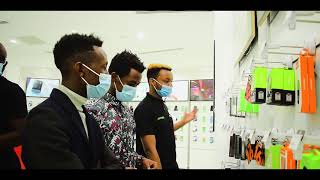 SHIDA YA EARPHONE KUHARIBIKA SIDE MOJA||Safaricomaccesoriesfair||comedy||keymoney kenya