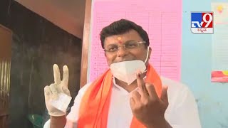 Sira Bypolls: BJP Candidate Rajesh Gowda Casts His Vote