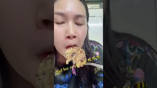 Eat bee 🐝 ញាំឃ្មុំអាំង