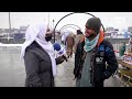 chat with a young street vendor at yak paisagi bridge گفتگو با یک جوان دستفروش در پل یک پیسه‌گی