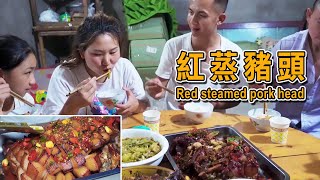 Brother Ming makes red steamed pork head