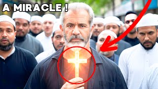 Muslims attack Mel Gibson, but he pulls out a cross and a miracle occurs