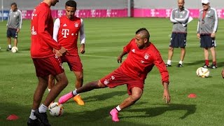 Douglas Costa vernascht Arturo Vidal - Erstes Training des Chilenen beim FC Bayern München