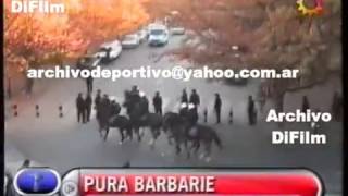 DiFilm - Barras Bravas Futbol Graves incidentes entre Ferro y Almagro 2007