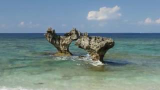 沖縄県古宇利島、ティーヌ浜のハートロック