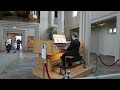 organ player in hallgrímskirkja in iceland