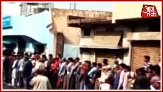 Police Lathicharge People At State Bank Of India Branch At Sambhal