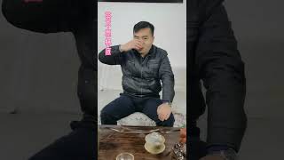 喝酒講究豪爽“壹口悶”或“亮杯底”，但茶講究品味，三口成“品”。千萬別把茶當酒來喝，禮儀別 混淆！wechat：zcj049 #召喚茶友 #喝茶 #普洱茶