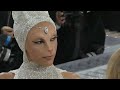 Elegancia y excentricidad en el desfile de estrellas de la Met Gala 2023 dedicada a Karl Lagerfeld