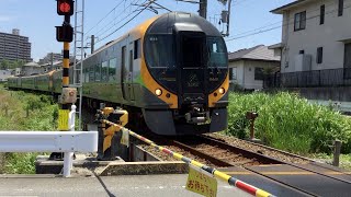 8600系デビュー7周年　特急しおかぜ8600系松江踏切(伊予鉄西衣山駅付近)通過