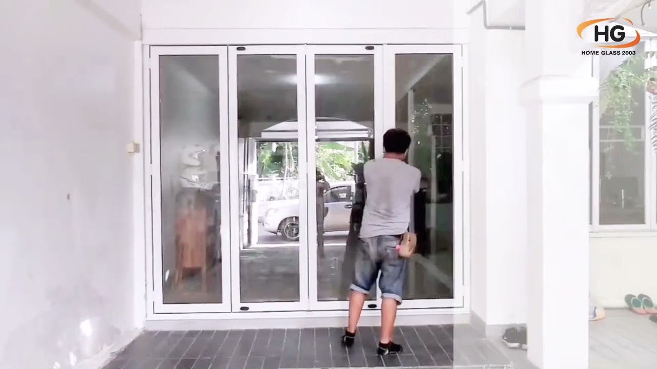 ประตูบานเฟี้ยม Bi-folding Doors - YouTube