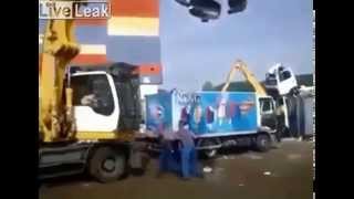 LiveLeak.com - You make me late ..... so I do this